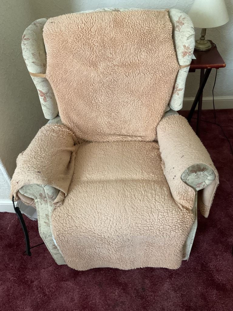 Riser and Recliner Chair free for uplift from Kirkcaldy 
