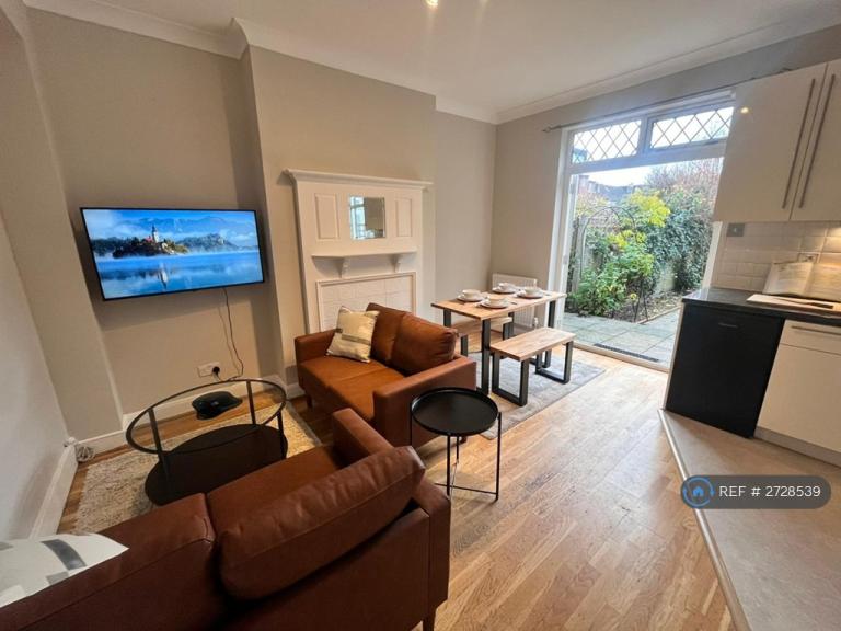 5 bedroom house in Aberfoyle Road, London, SW16 (5 bed) (#2728539)