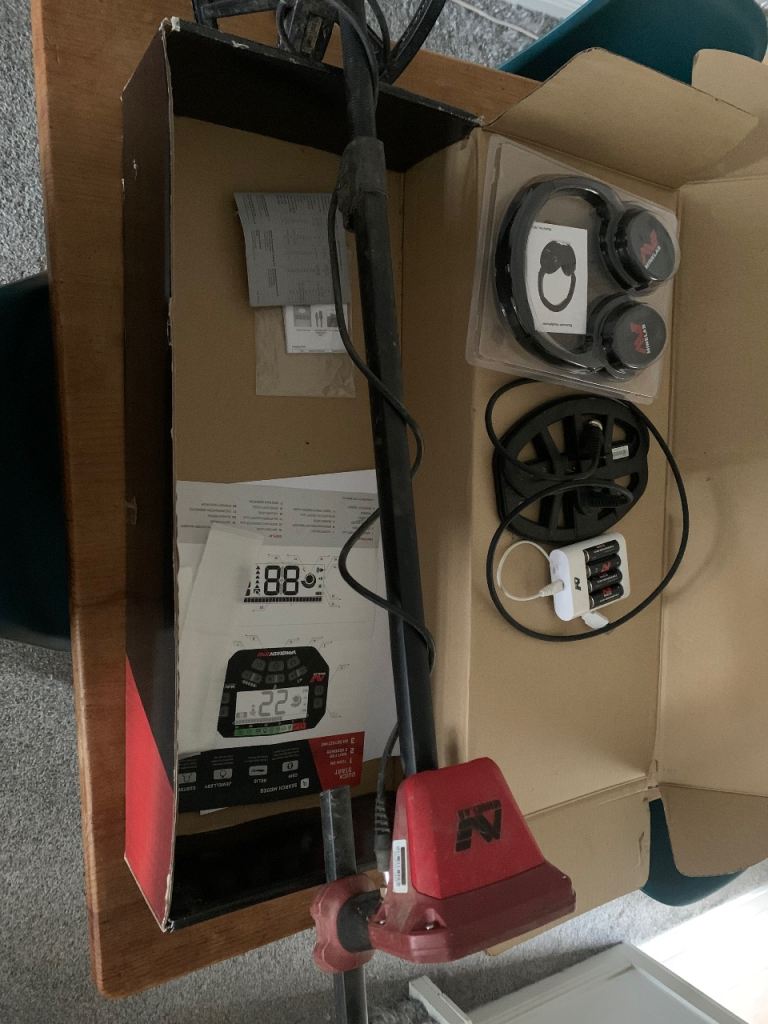 Minelab vanquish 540 metal detector 