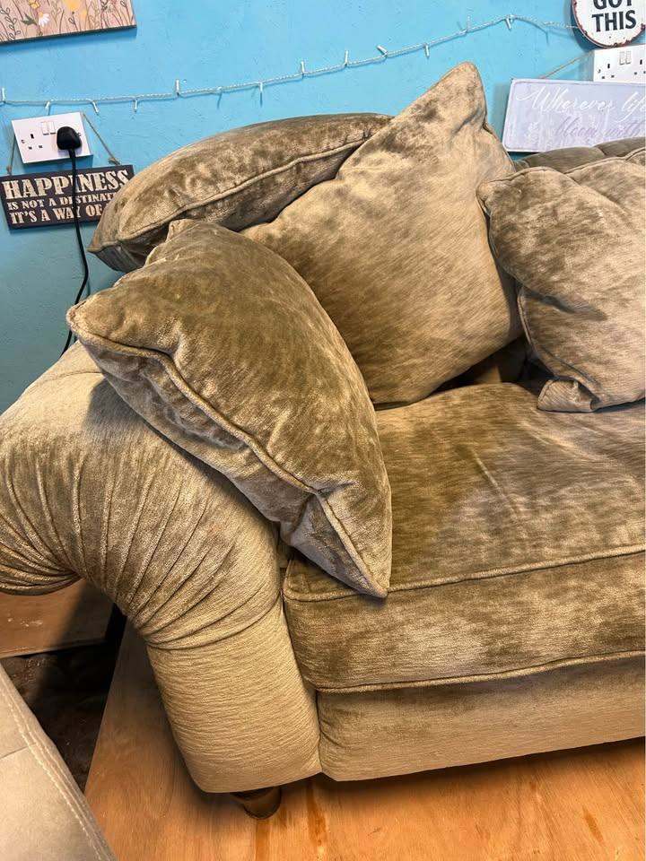 Chesterfield Style ‘Steed’ Velour 3 Seater Sofa Large - VGC