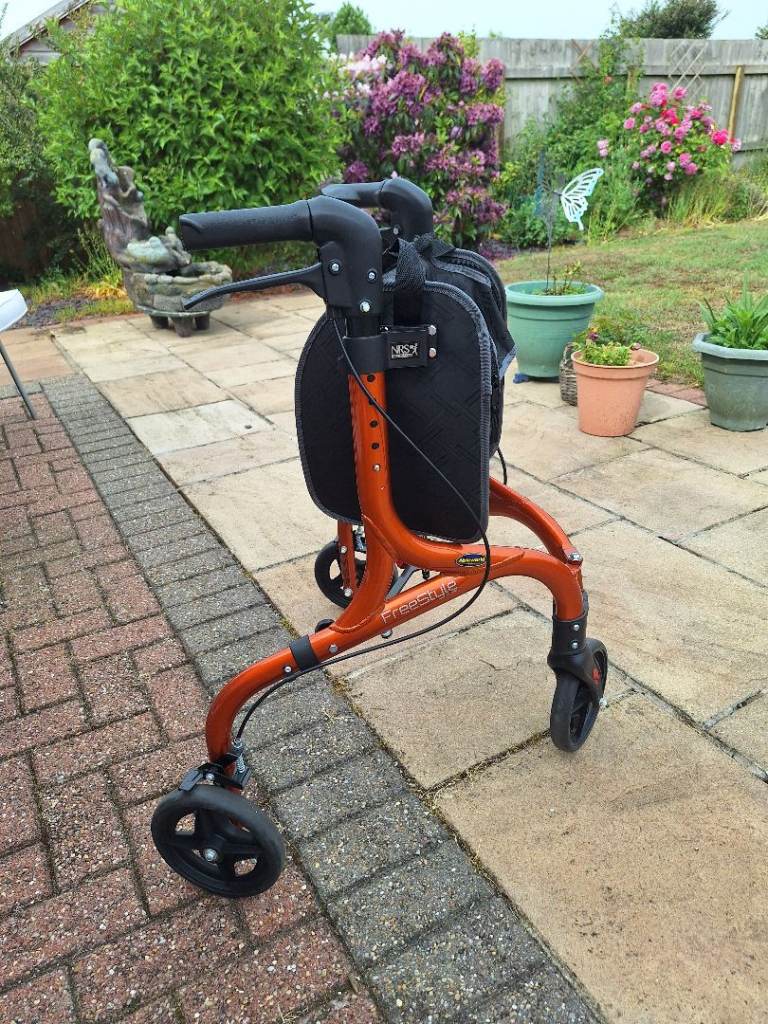 Adult 3 wheeled walker 