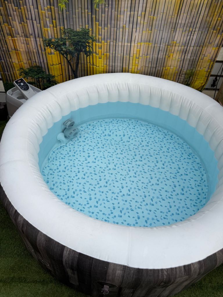 Lay-Z-Spa Inflatable Hot Tub - Mint Condition Ready to Go