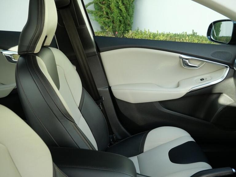 2016 Volvo V40 Cross Country 2.0 T5 Pro Hatchback 5dr Petrol Auto AWD Euro 6 (s/s) (245 ps) Hatch...