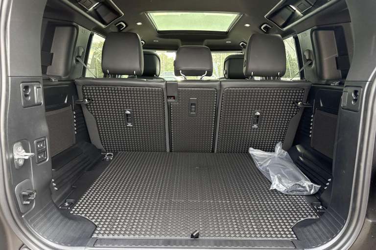 2025 Land Rover Defender 110 3.0 D250 MHEV X-Dynamic HSE Auto 4WD Euro 6 (s/s) 5dr SUV Automatic