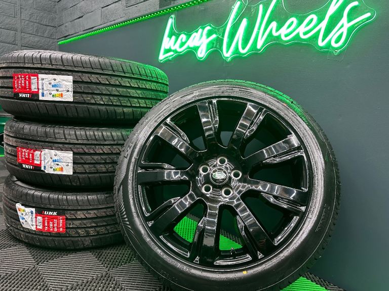 Land Rover Discovery 5 / Range Rover 21 inch Powdered Black Alloy Wheels style 9002 & NEW tyres!