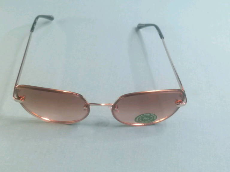 Brand new Women's Sunglass. 100% UV protection. 