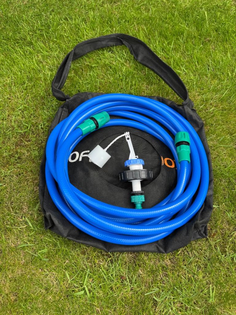 Caravan drinking water hose with float