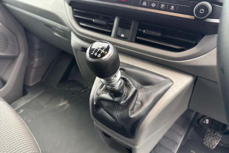 2025 Volkswagen Transporter 2.0 TDI 150 Commerce Plus Van PANEL VAN DIESEL Manual