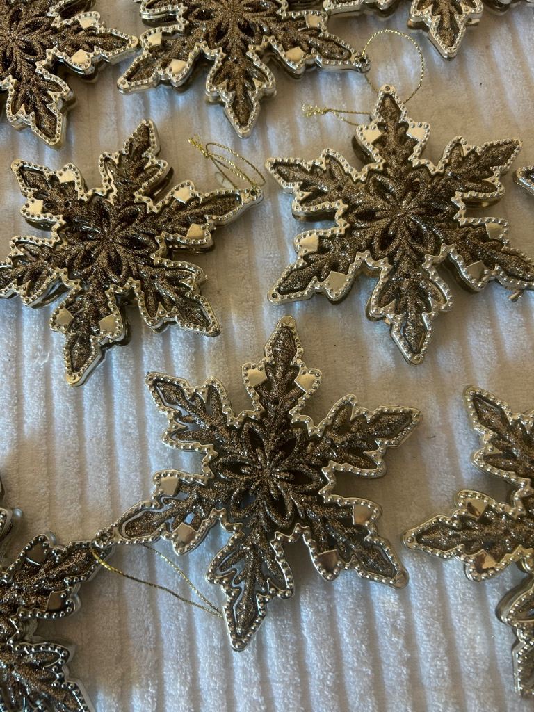 Tree hanging stars /icicles