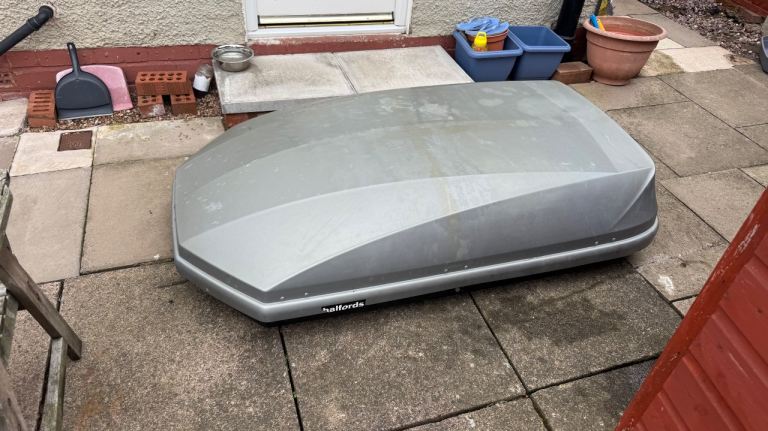 Roof box