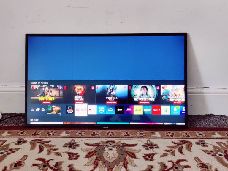 Samsung Smart TV HDR Full HD QLED 32-inch for sale 