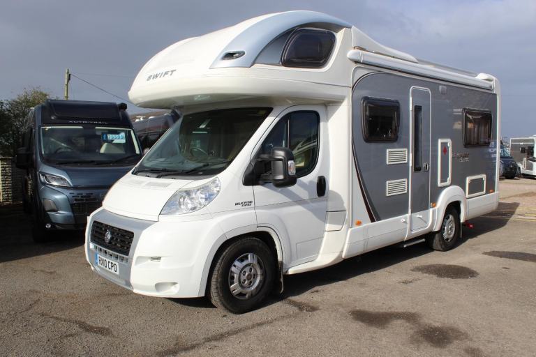 Swift Voyager 695 EL DIESEL MANUAL 2010/10