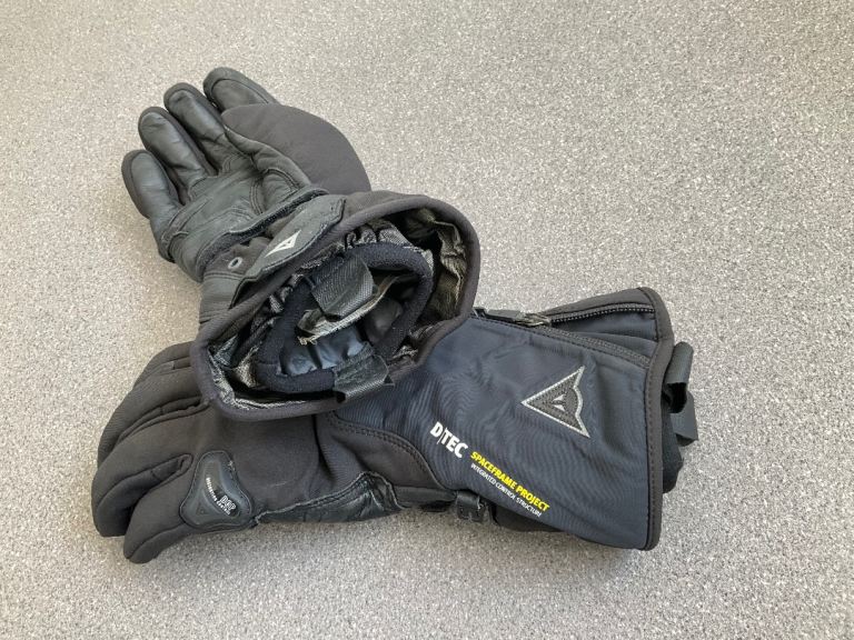 Motorcycle gloves