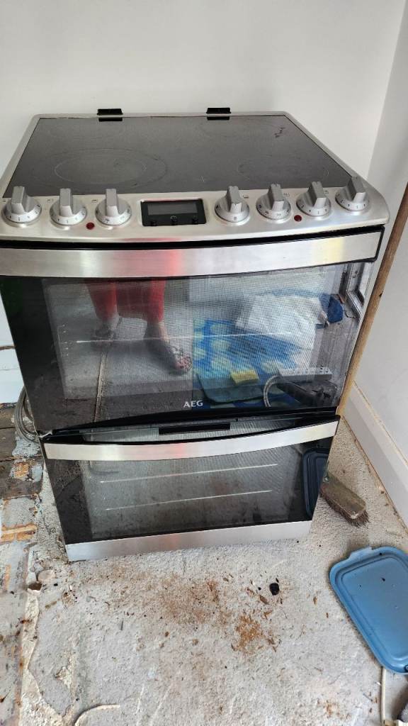 AEG Freestanding Cooker – Double Oven, Good Condition