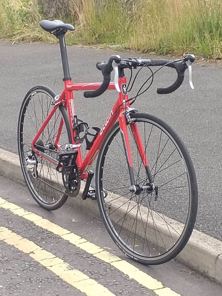 Unisex Triban 3 Road Bike. Great Condition. 700c. 24 Spds