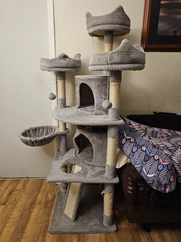 Cat Tree with Cat scratcher 