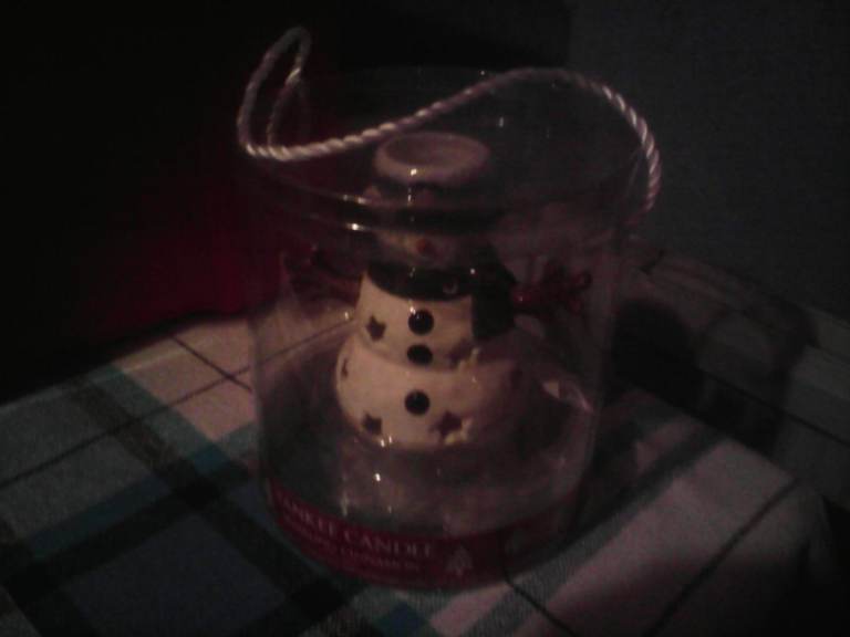 YANKEE CANDLE SNOWMAN TEA LIGHT HOLDER NEVER USED STILL IN CONTAINER.