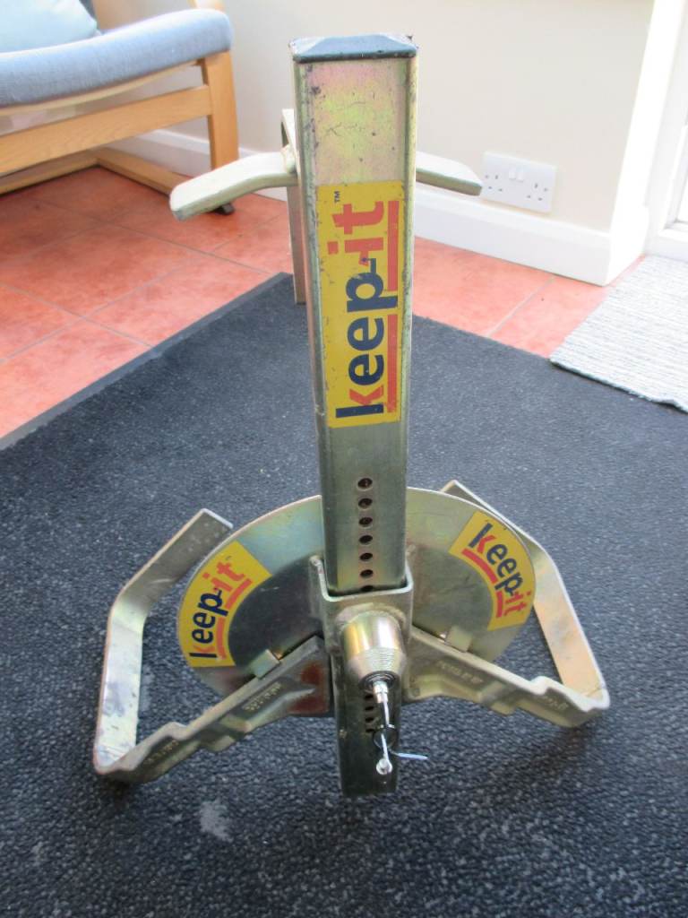 Wheel Clamp, Security Wheel Clamp made by Keep It, 2 Keys Caravan/Trailer/Car.