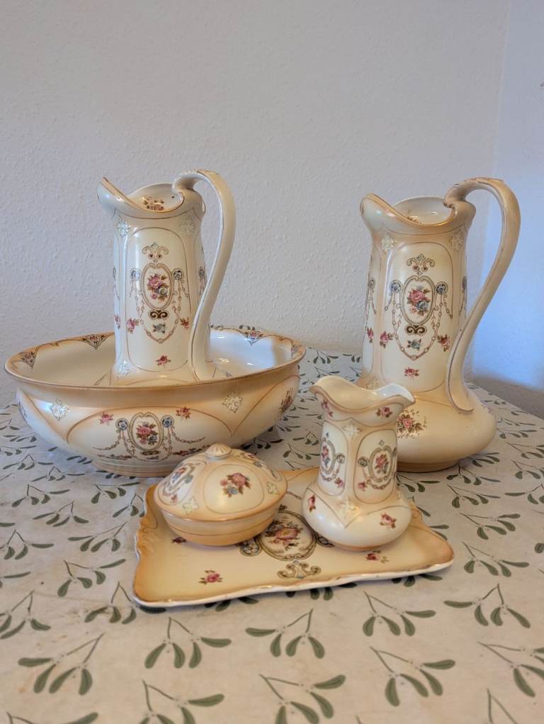 Large Six Piece  Crown Devon  Wash Bowl and Jug  Bathroom Set