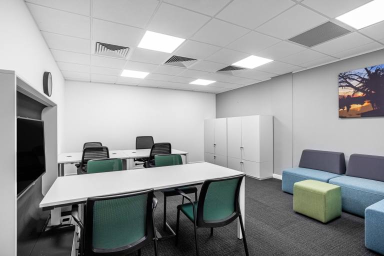Peterborough - PE1 5DD \ Office Space for Rent with 5 Desks