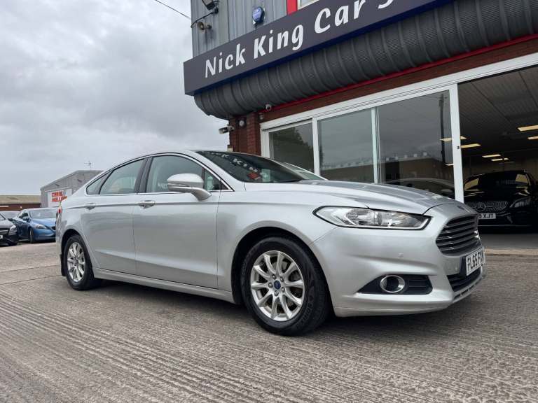 2015 Ford Mondeo 2.0 TDCi ECOnetic Zetec 5dr ++ NAV / 20 TAX / 68 MPG / ULEZ / DAB ++ HATCHBACK D...
