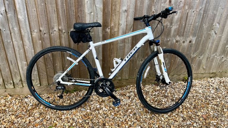 Men’s Trek Hybrid Bike. Gary Fischer collection plus wheel bags. 