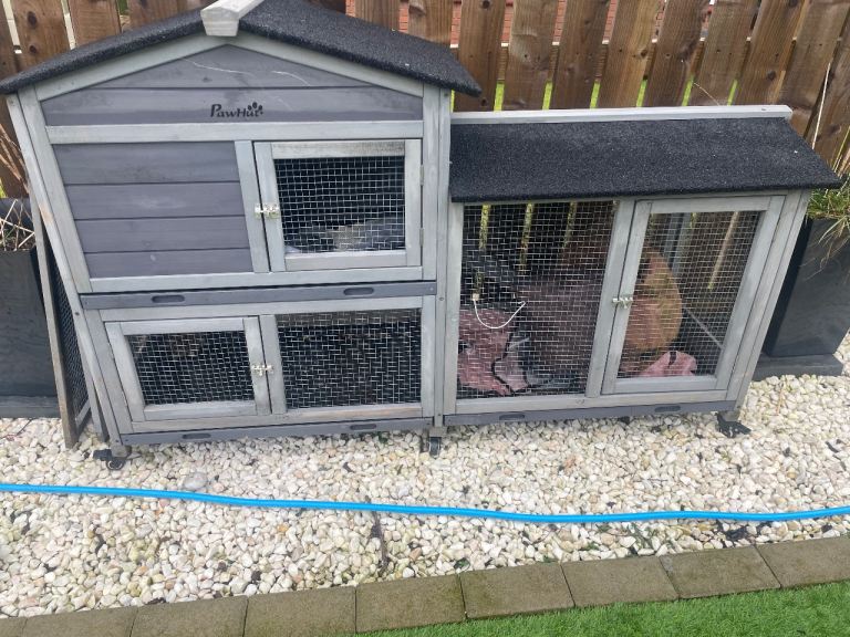 Pawhut rabbit hutch + cover