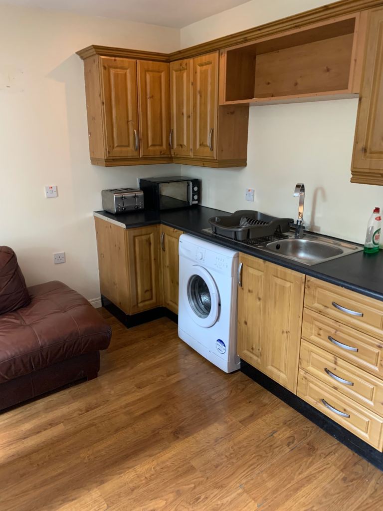 4 Bedroom Apartment on University Avenue to rent