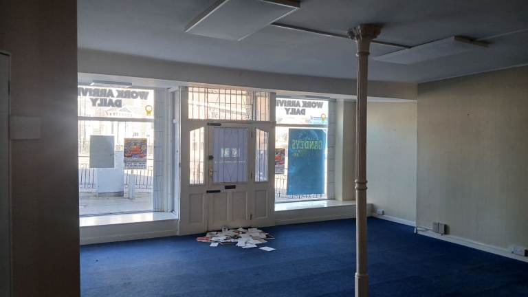 ST6/Burslem. Shop/office retail excellent visibility. Parking