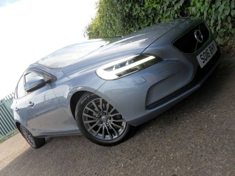2016 16 VOLVO V40 2.0 D2 MOMENTUM HATCHBACK 5DR DIESEL MANUAL EURO 6 (S/S) (120 