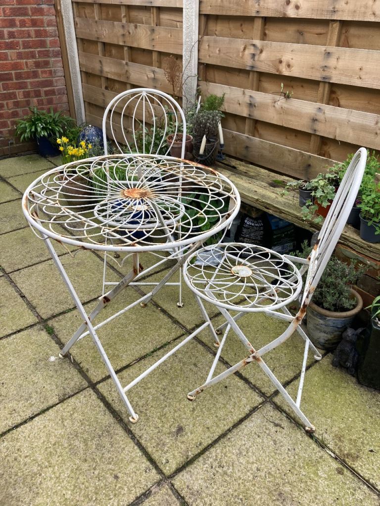 Vintage French Style Metal Garden Bistro Cafe Table & Chairs