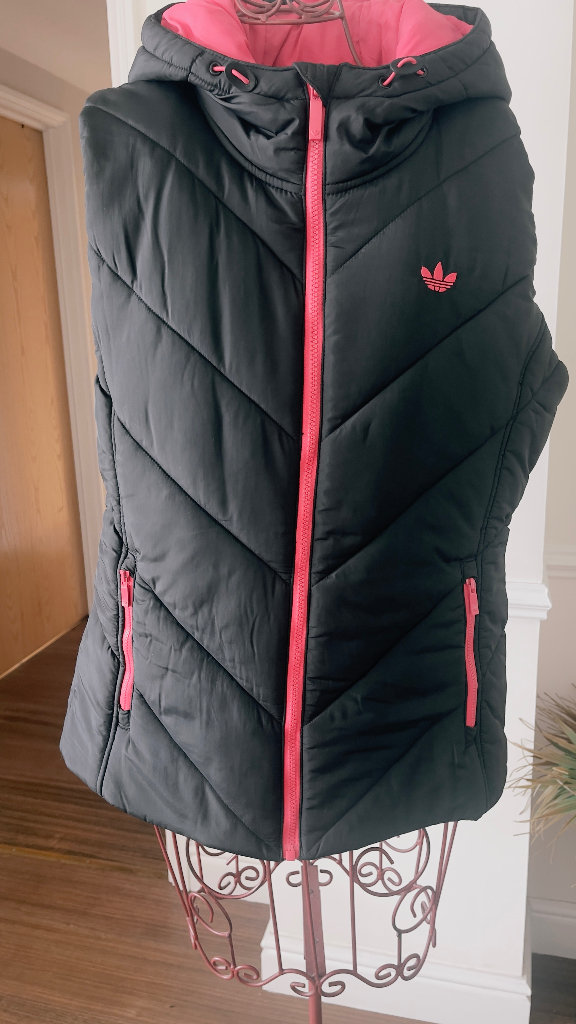 Sleeveless jacket 