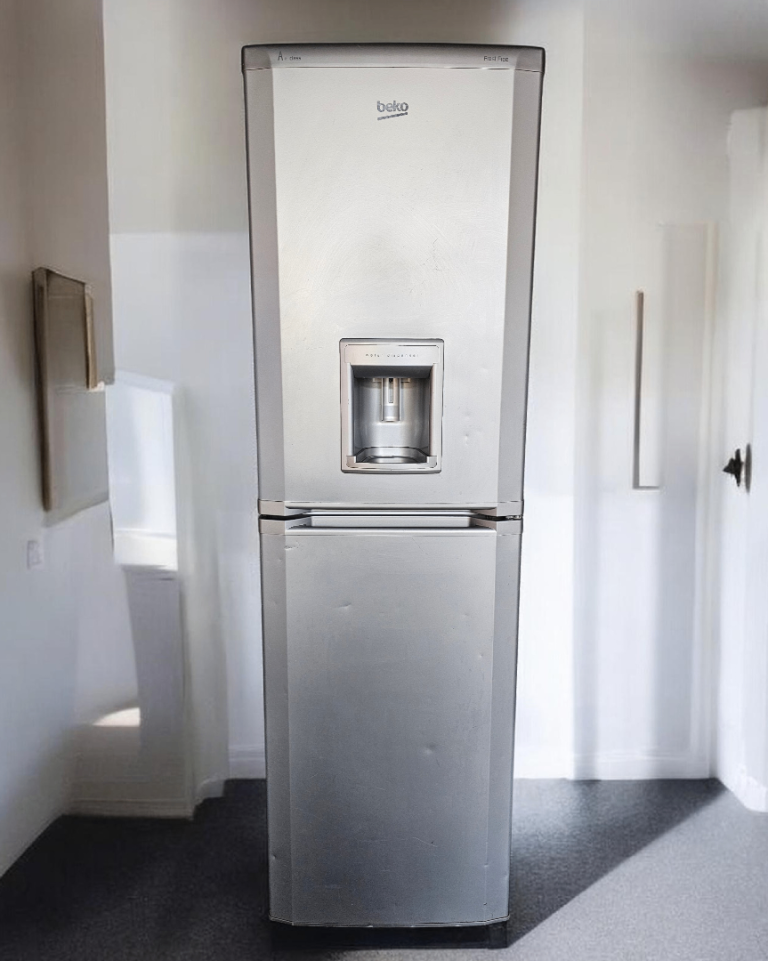 BEKO A+CLASS FROST FREE FRIDGE FREEZER DELIVERY AVAILABLE OR PICKUP YOURSELF 
