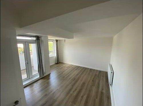 Ilford IG1 – Renovated 3 Bed, 2 Bath R2SA Maisonette