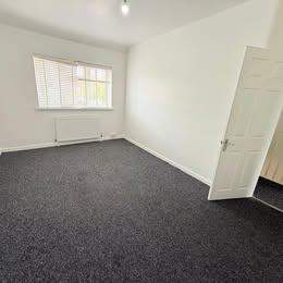  Beautiful 3 bedroom with 2 Receptions Terraced house to Let at Valence Avenue Dagenham, RM8,