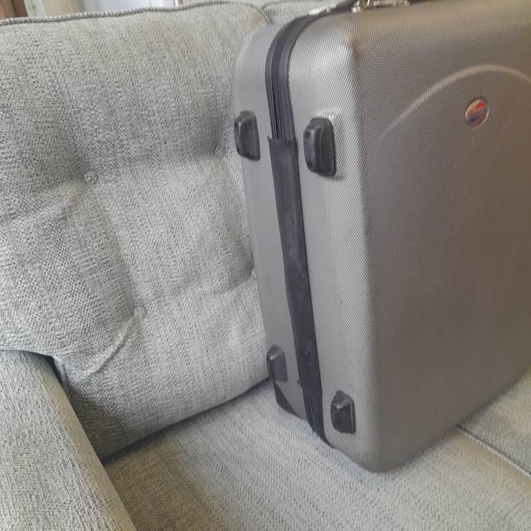 Hard shell suitcase 45cm x 23cm x 60cm,