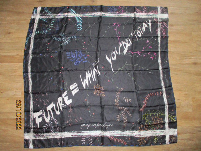 BRAND NEW Grey Copenhagen scarf Made in Italy 