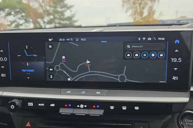 2025 Vauxhall Grandland 1.2 Hybrid [136] Ultimate 5dr e-DCT6 [Pan Roof] HATCHBACK PETROL Automatic