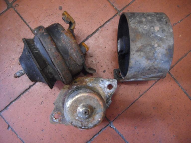 VW GOLF MK2 ENGINE MOUNTING COMPLETE