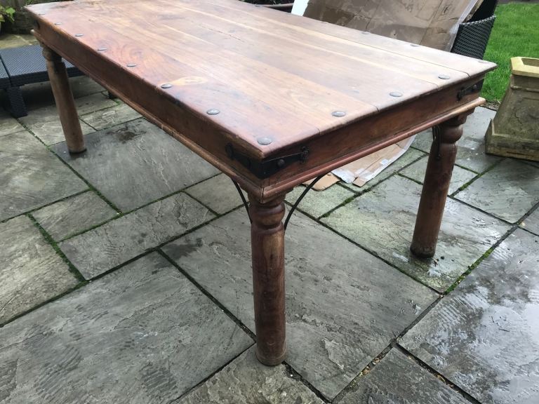 Dining room table seats 6 / 8