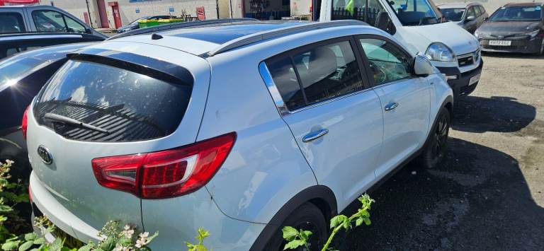 Kia Sportage stripping most parts available 