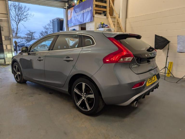 2019 Volvo V40 2.0 T2 GPF R-Design Nav Plus Euro 6 (s/s) 5dr HATCHBACK Petrol Manual