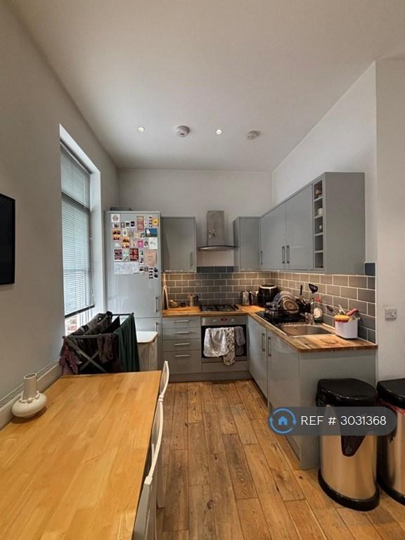 1 bedroom flat in Dorothy Road, London, SW11 (1 bed) (#3031368)