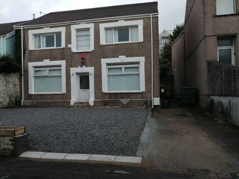 Newly Refurbished 1-Bed Flat  — Ideal for a Professional