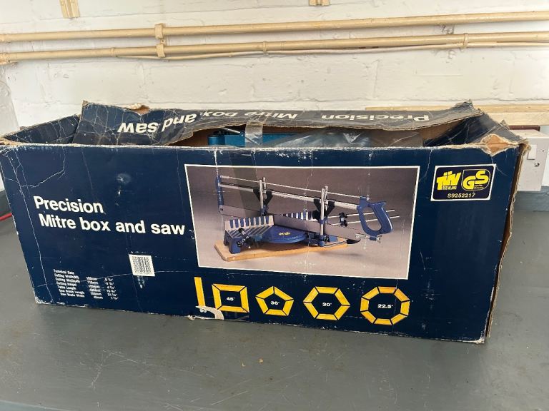 Precision Mitre Box and Saw