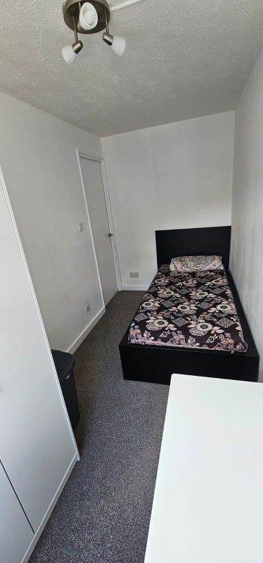 Spacious and Cosy Single Room for Rent in - MK14 7BJ