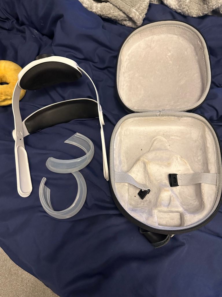 Oculus travel case and head band and grips