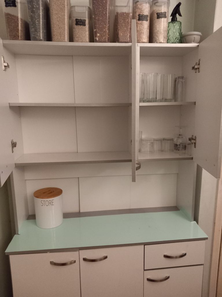 Kitchen cabinet
