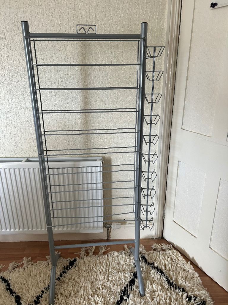 Metal gift wrap and detachable gift rag display 