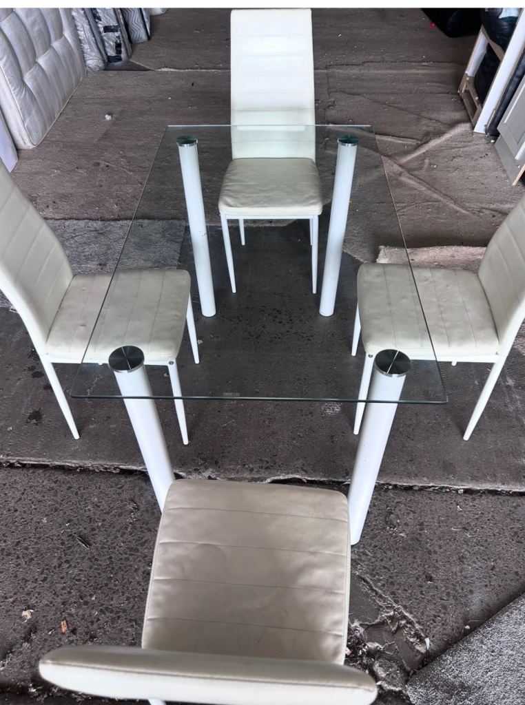 Dining table and 4 chairs 